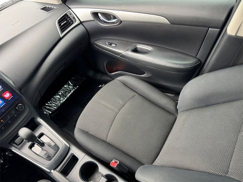 Used 2017 Nissan Sentra S image 17