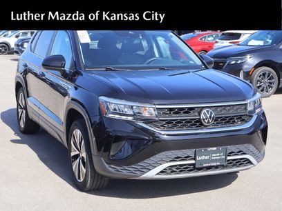Used 2023 Volkswagen Taos SE w/ Panoramic Sunroof Package