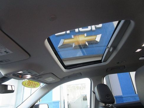 Used 2020 Chevrolet Traverse LT w/ LT Premium Package image 19