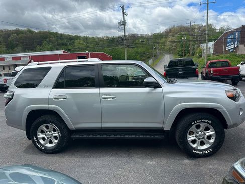 Used 2016 Toyota 4Runner SR5 AWD/4WD image 4
