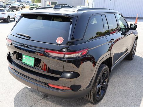 New 2025 Jeep Grand Cherokee Altitude image 5