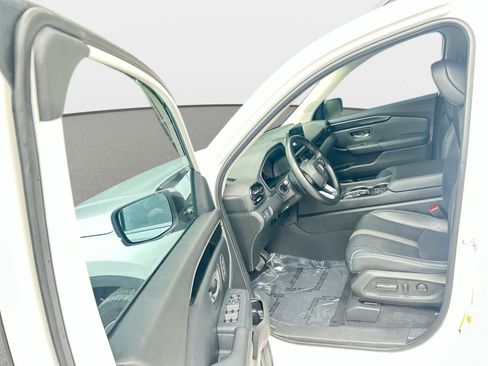 Used 2023 Honda Pilot Touring image 10