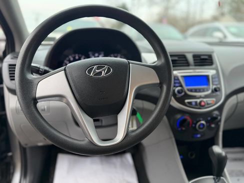 Used 2012 Hyundai Accent GLS image 17