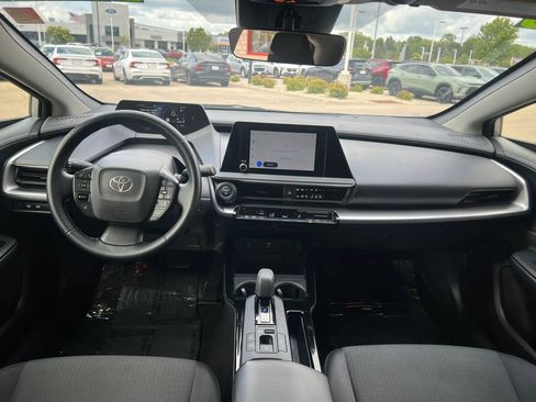Used 2025 Toyota Prius LE FWD image 11
