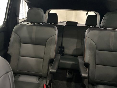 Used 2025 GMC Acadia AT4 w/ Luxury Package image 19