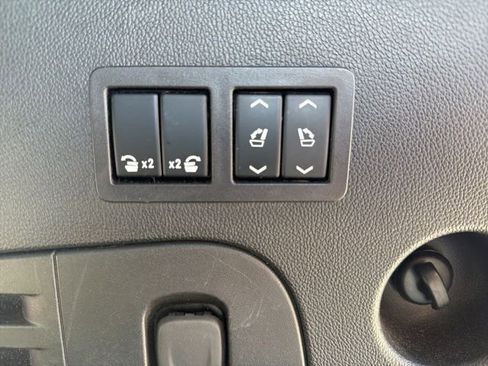 Used 2018 GMC Yukon SLT w/ Premium Edition image 23