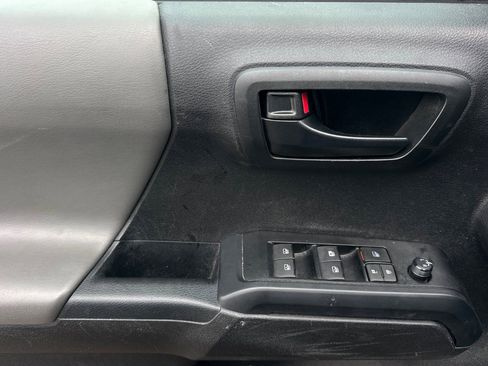Used 2022 Toyota Tacoma SR w/ SR Convenience Package RWD image 11