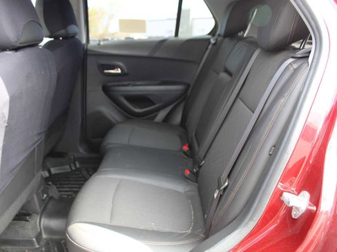 Used 2022 Chevrolet Trax LT w/ LT Convenience Package AWD/4WD image 6