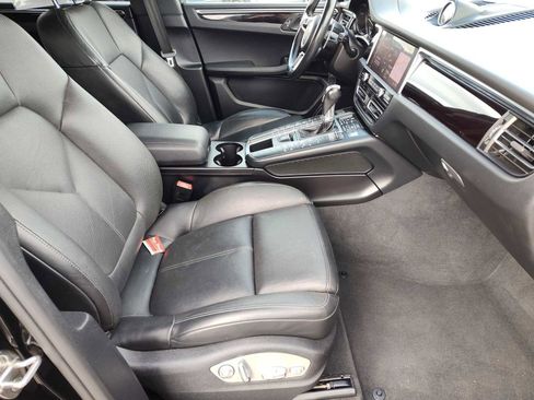 Used 2020 Porsche Macan image 23