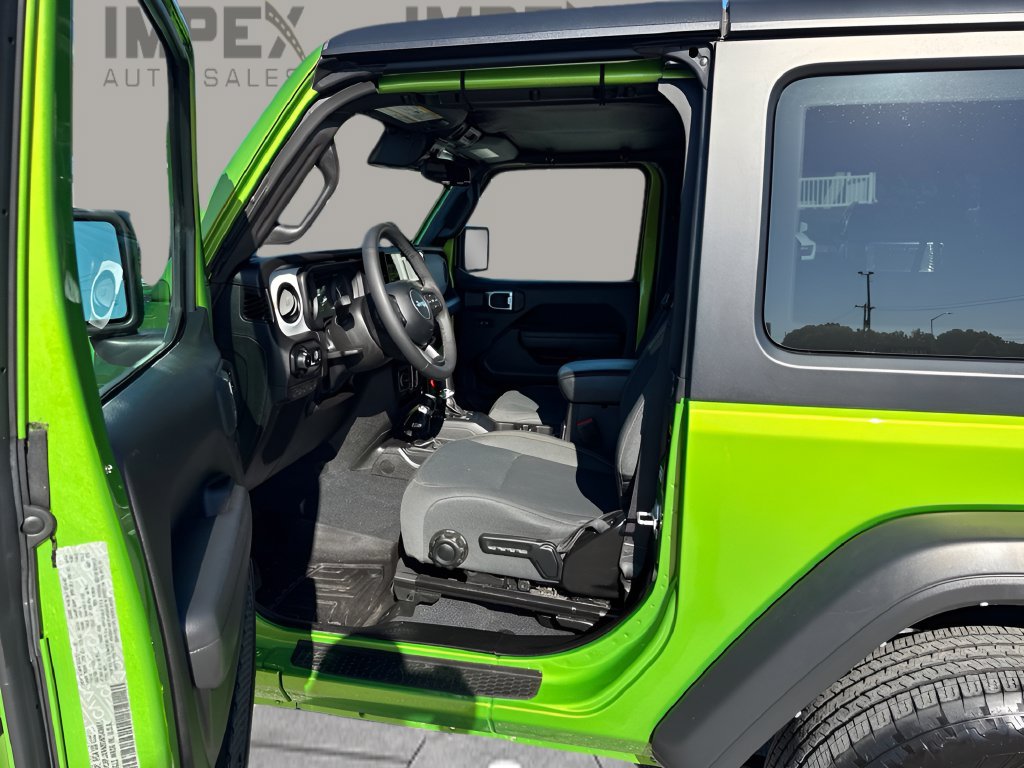 Used 2025 Jeep Wrangler Sport AWD/4WD image 9