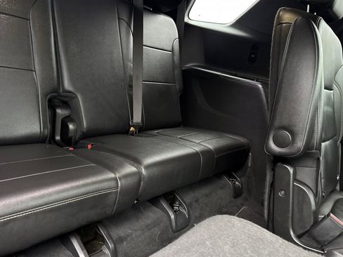 Used 2023 Chevrolet Traverse LT image 14