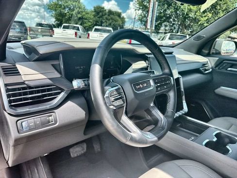Certified 2026 GMC Acadia Elevation w/ Elevation Premium Package FWD image 10