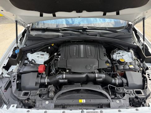 Used 2017 Jaguar F-PACE R-Sport image 8