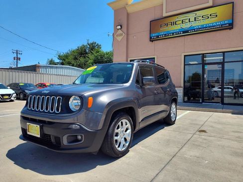 Used 2016 Jeep Renegade Latitude FWD image 8