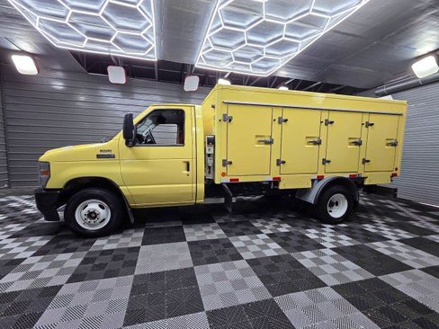 Used 2022 Ford E-450 and Econoline 450 Super Duty RWD image 8