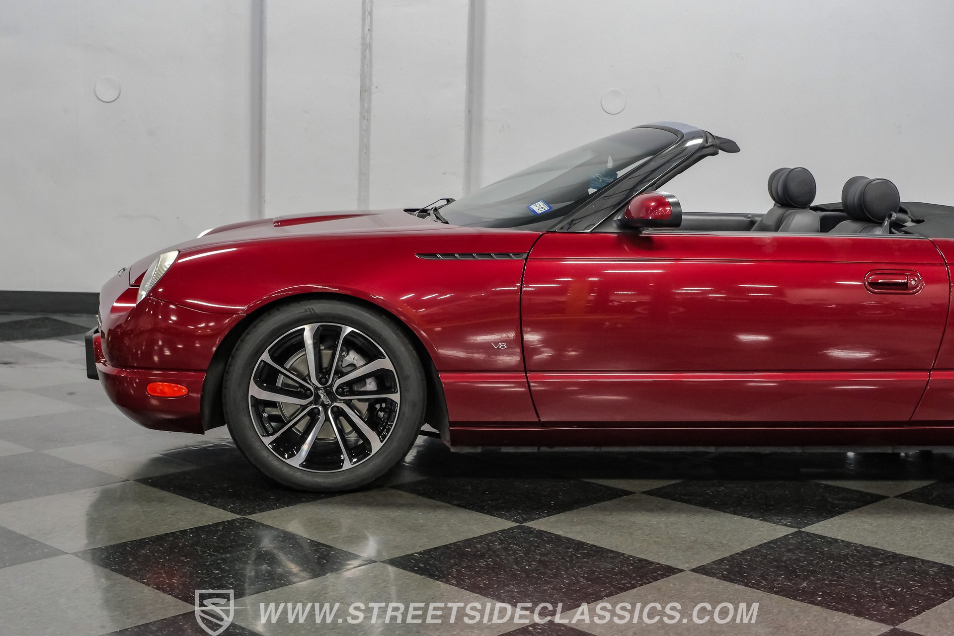 Used 2004 Ford Thunderbird RWD image 25