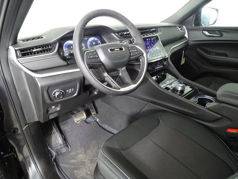New 2025 Jeep Grand Cherokee L Laredo w/ Luxury Tech Group I image 24