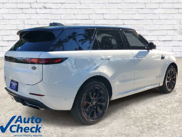 Used 2023 Land Rover Range Rover Sport SE AWD/4WD image 4