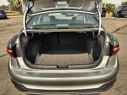 Used 2024 Volkswagen Jetta SE FWD image 22