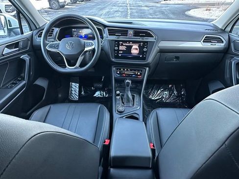 Used 2023 Volkswagen Tiguan SE image 30