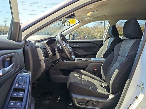 Used 2024 Nissan Rogue SV AWD/4WD image 14