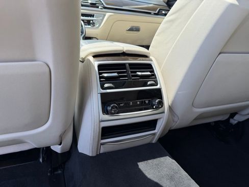 Used 2021 BMW 740i w/ Premium Package RWD image 27