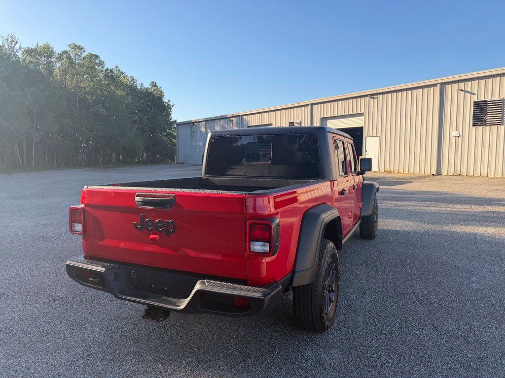 Used 2025 Jeep Gladiator Sport AWD/4WD image 7