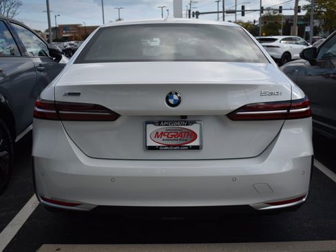 Used 2024 BMW 530i xDrive image 9
