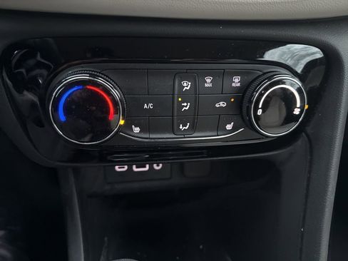 Used 2023 Buick Encore GX Preferred w/ Cold Weather Comfort Package image 22