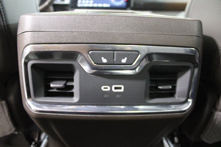 Used 2024 GMC Sierra 1500 Denali w/ Technology Package AWD/4WD image 24