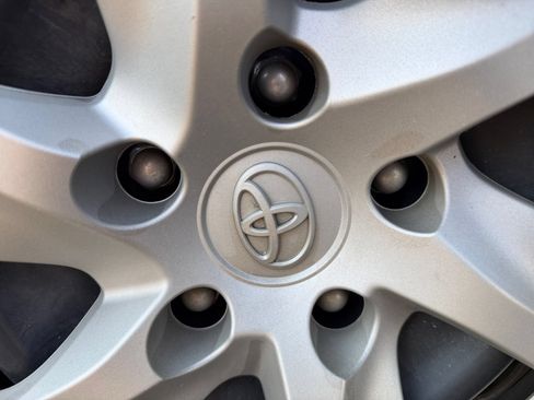 Used 2023 Toyota RAV4 LE AWD/4WD image 30