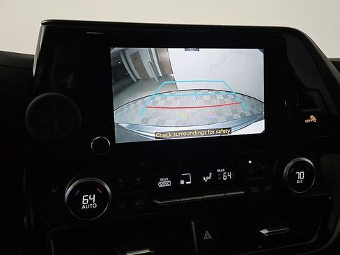 Used 2023 Toyota Highlander XLE image 20