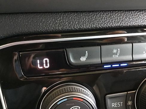 Used 2021 Volkswagen Atlas SEL Premium image 29