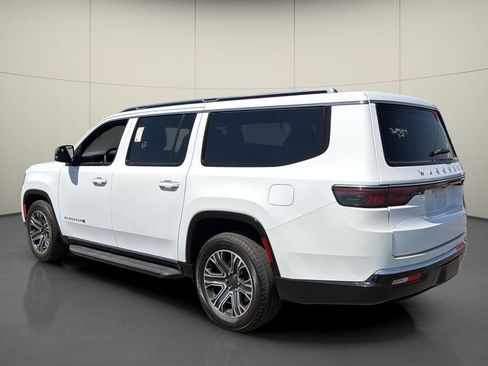 Used 2024 Jeep Wagoneer L Series II RWD image 5