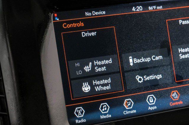 Used 2021 Jeep Cherokee Latitude Plus AWD/4WD image 34