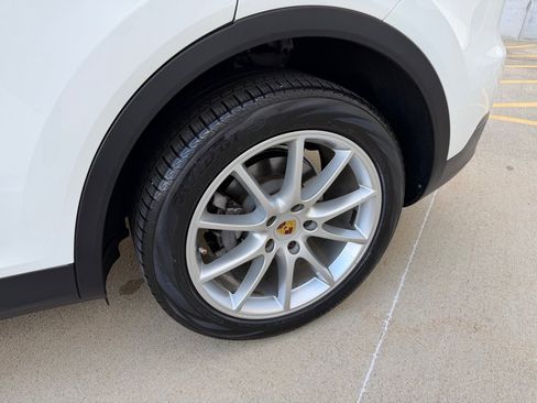 Used 2019 Porsche Cayenne AWD/4WD image 11