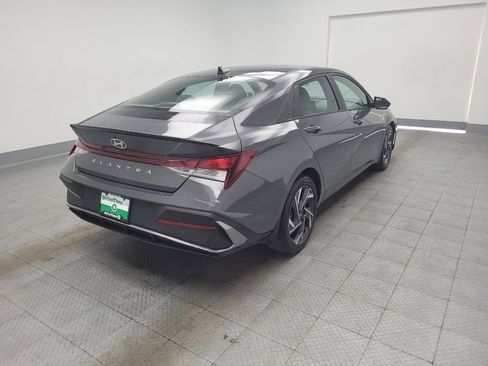 Used 2025 Hyundai Elantra Sport image 9