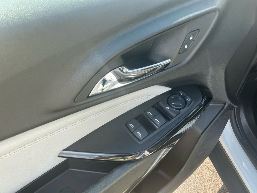 Used 2025 Chevrolet Trax LT FWD image 16