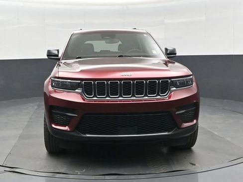 Used 2024 Jeep Grand Cherokee Laredo w/ Trailer Tow Package image 9