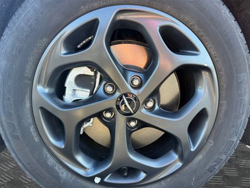 Used 2023 Chrysler Pacifica Limited w/ Uconnect Theater Family Group image 19