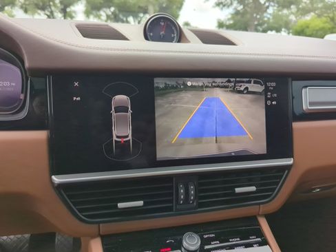 Used 2023 Porsche Cayenne image 12