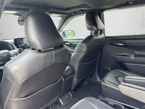 Used 2021 Toyota Highlander XSE FWD image 17