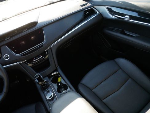 Used 2023 Cadillac XT5 Premium Luxury w/ Technology Package image 11