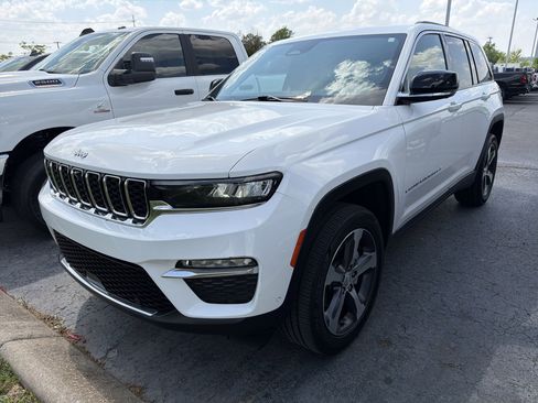 Used 2023 Jeep Grand Cherokee Limited w/ Luxury Tech Group II AWD/4WD image 1