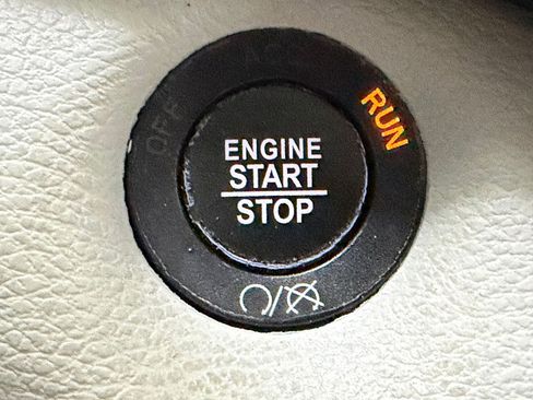 Used 2022 Jeep Cherokee Limited image 30