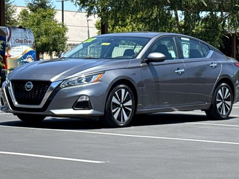 Used 2022 Nissan Altima 2.5 SV FWD image 16
