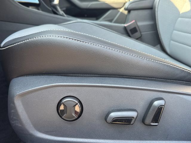 Used 2026 Volkswagen Jetta SE FWD image 15