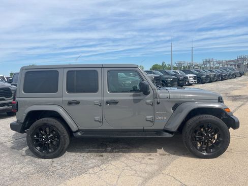 Used 2023 Jeep Wrangler Unlimited Sahara w/ Cold Weather Group AWD/4WD image 5