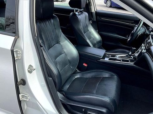 Used 2018 Honda Accord Touring image 7