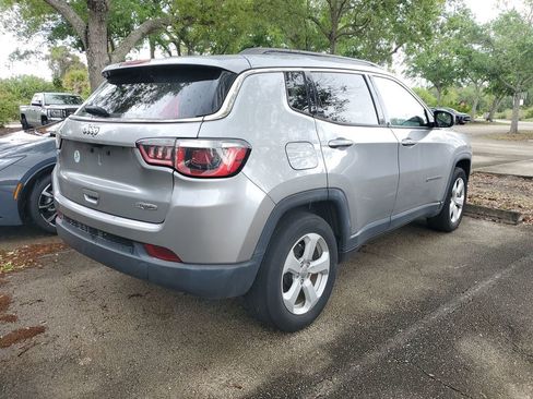 Used 2018 Jeep Compass Latitude image 4